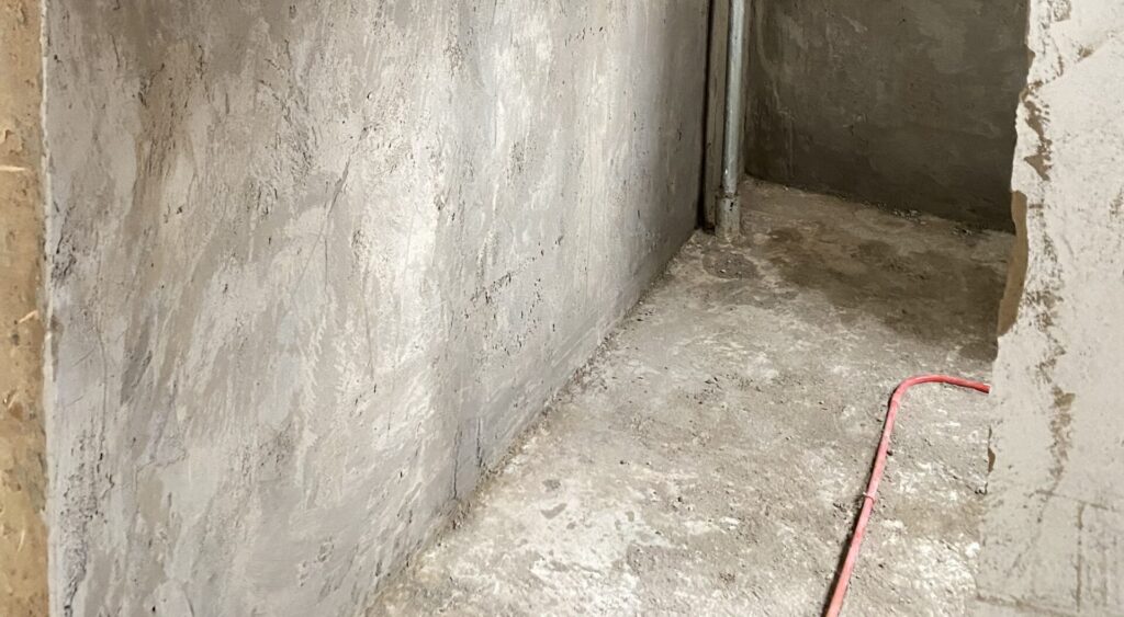 昆明中產風尚中心墻面找平現場