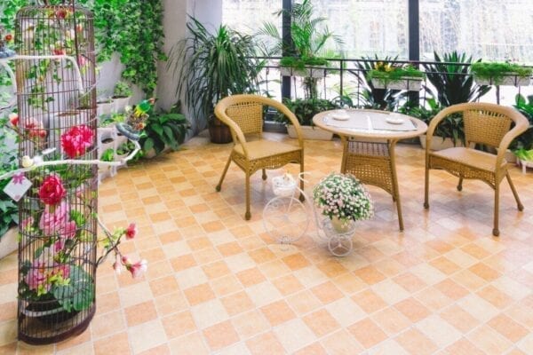 今年用這種戶外裝飾趨勢(shì)更新您的露臺(tái)-此間設(shè)計(jì)